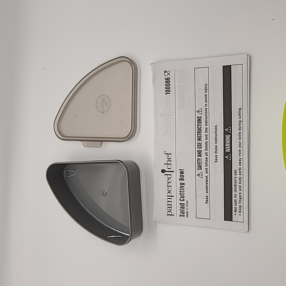 Pampered Chef Salad Cutting Bowl - Picture 8 of 9